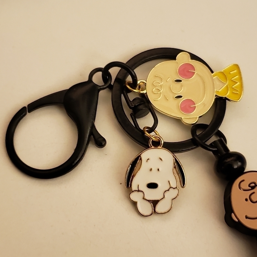 Hand Crafted Beaded Charlie Brown Keychain - Picture 3 of 4